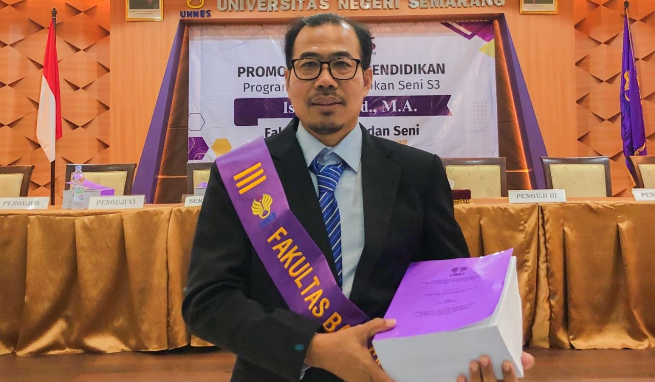 Teliti Tenun Lurik Tlingsing, Dosen UNY Raih Doktor di Unnes
