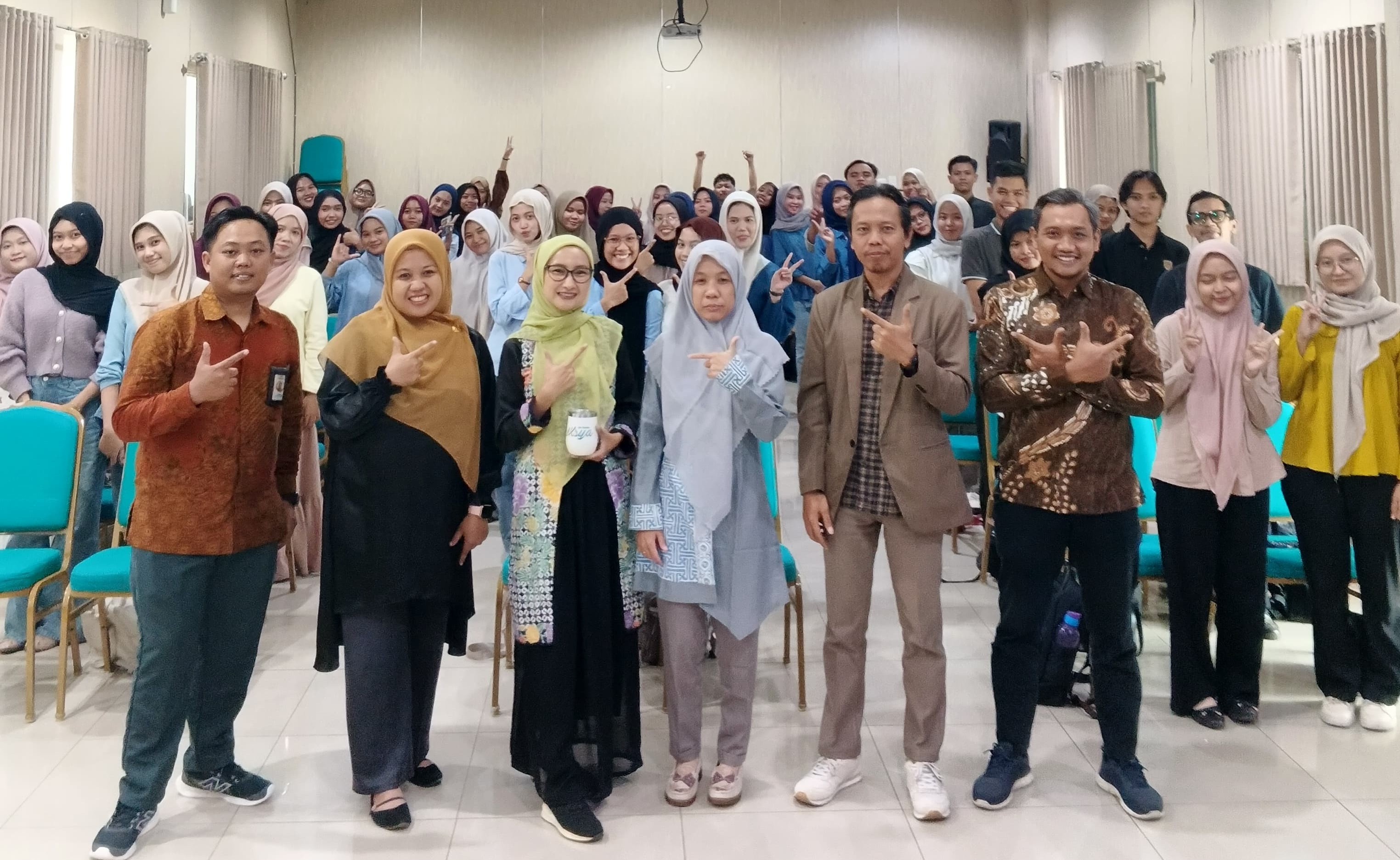 Mahasiswa Akuntansi Syariah UIN Gusdur Diasah Public Speaking Jelang Magang MBKM