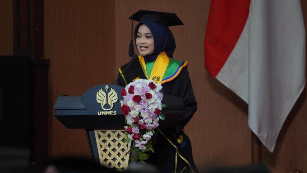 Sosok Meutia Lulusan Terbaik Unnes: Gelar Sarjana Bukan Akhir