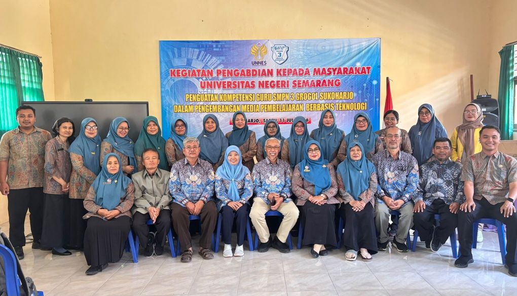 Tim FMIPA UNNES Latih Guru SMPN 3 Grogol Sukoharjo Buat Media Pembelajaran