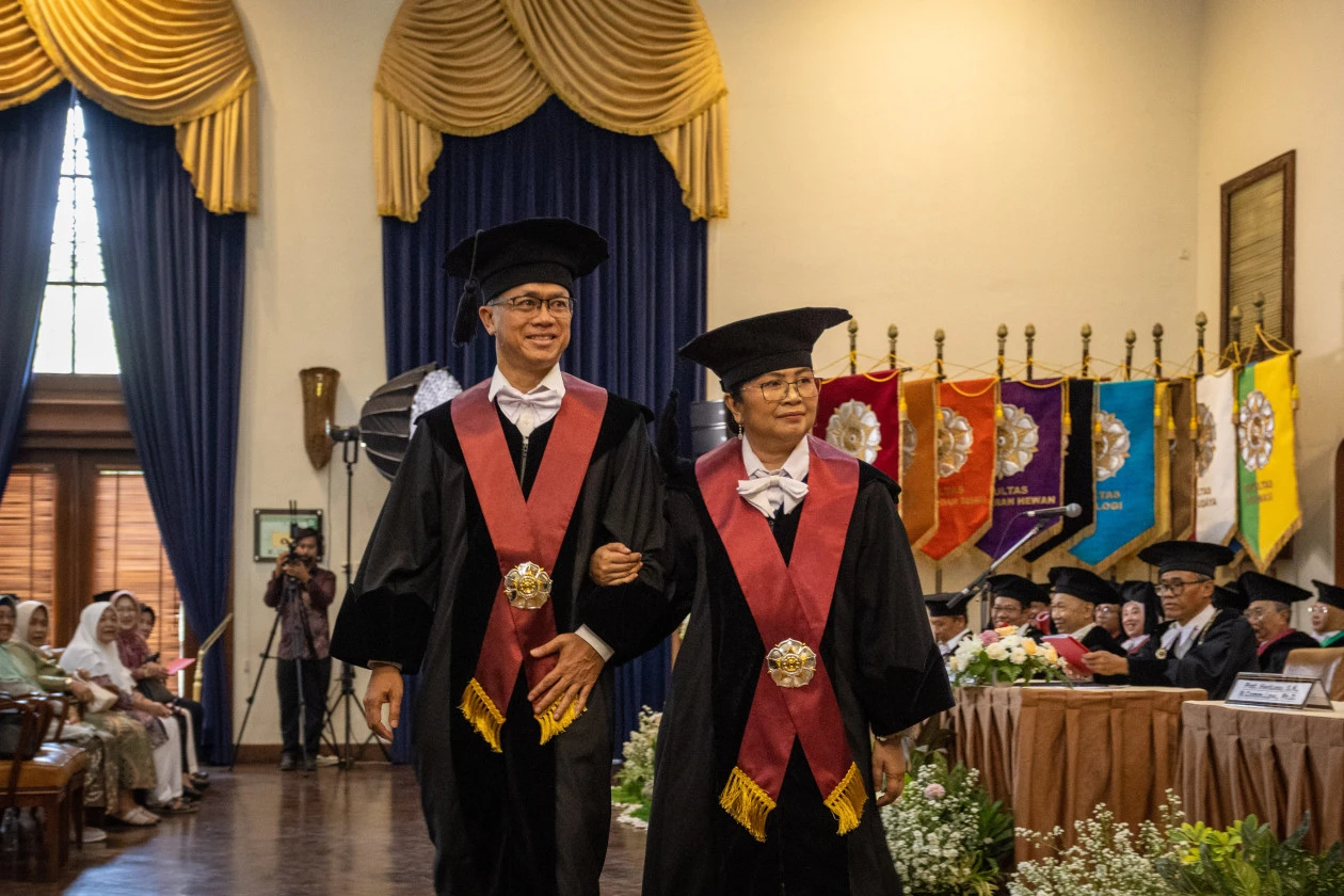 Kado Perak Pernikahan: Andy Omara dan Herliana Dikukuhkan sebagai Guru Besar Bersama