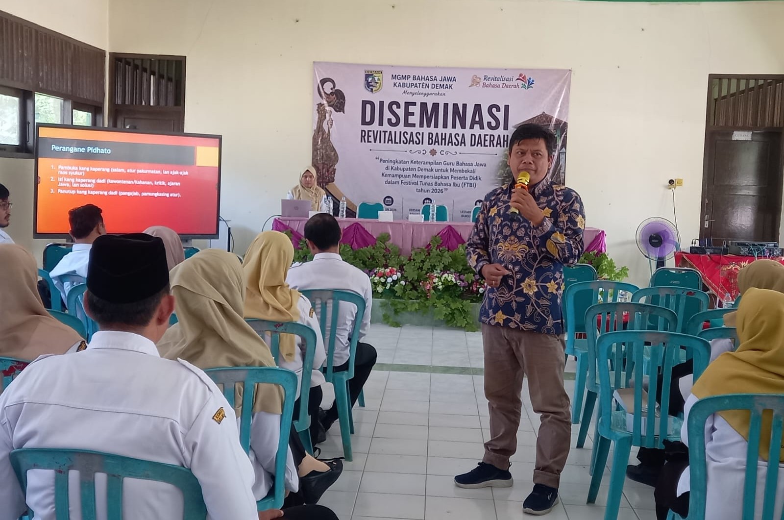 Persiapan FTBI, Unnes Latih 39 Guru Bahasa Jawa di Demak